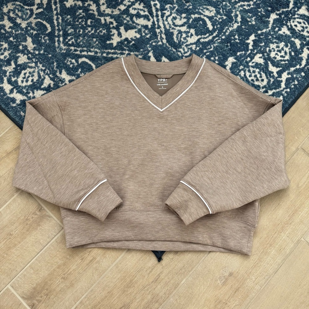 Brand new Abercrombie YPB Neo Knit V-Neck Sweatshirt size S